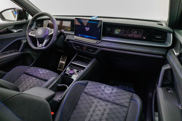 Volkswagen Tayron 1.5 eHybrid R-Line Edition 272 PK | Elec. trekhaak | Panoramadak | Elec. achterklep | 360 graden Camera, Adaptieve Cruise, Travelassistant, IQ light, RIJKLAARPRIJS Volkswagen Tayron 1.5 eHybrid R-Line Edition 272 PK | Elec. trekhaak | Panoramadak | Elec. achterklep | 360 graden Camera, Adaptieve Cruise, Travelassistant, IQ light, RIJKLAARPRIJS