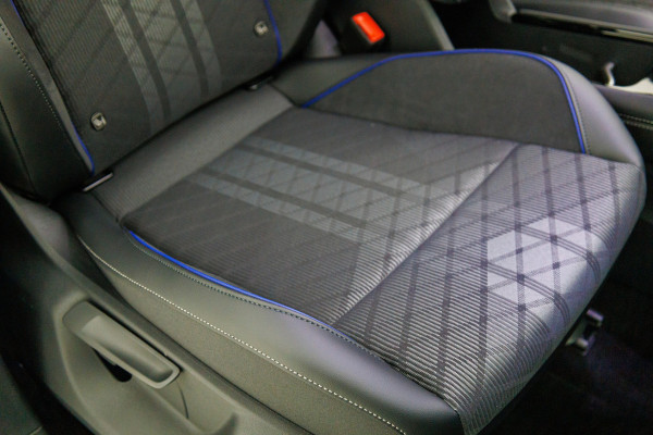 Volkswagen Tayron 1.5 eHybrid R-Line Edition 272 PK | Elec. trekhaak | Panoramadak | Elec. achterklep | 360 graden Camera, Adaptieve Cruise, Travelassistant, IQ light, RIJKLAARPRIJS Volkswagen Tayron 1.5 eHybrid R-Line Edition 272 PK | Elec. trekhaak | Panoramadak | Elec. achterklep | 360 graden Camera, Adaptieve Cruise, Travelassistant, IQ light, RIJKLAARPRIJS