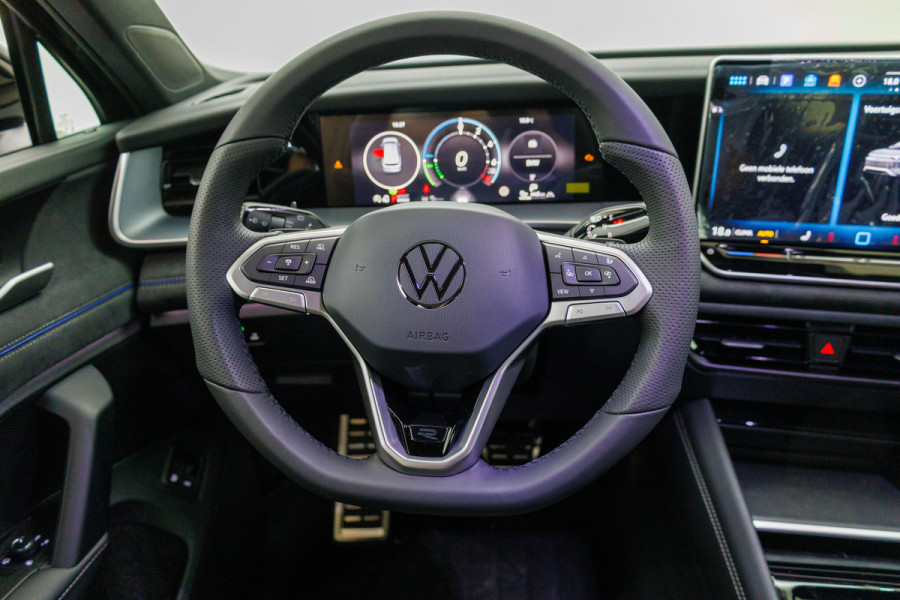 Volkswagen Tayron 1.5 eHybrid R-Line Edition 272 PK | Elec. trekhaak | Panoramadak | Elec. achterklep | 360 graden Camera, Adaptieve Cruise, Travelassistant, IQ light, RIJKLAARPRIJS Volkswagen Tayron 1.5 eHybrid R-Line Edition 272 PK | Elec. trekhaak | Panoramadak | Elec. achterklep | 360 graden Camera, Adaptieve Cruise, Travelassistant, IQ light, RIJKLAARPRIJS