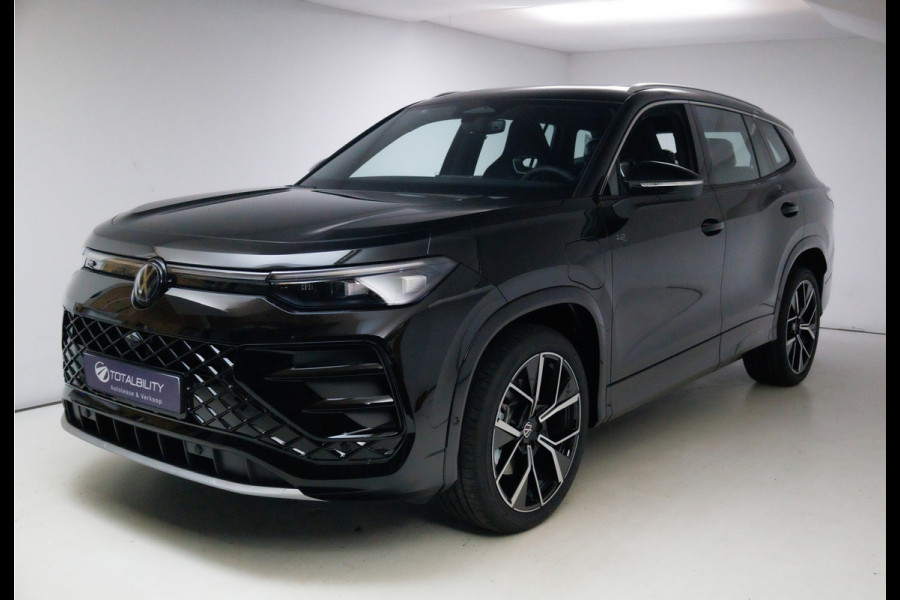 Volkswagen Tayron 1.5 eHybrid R-Line Edition 272 PK | Elec. trekhaak | Panoramadak | Elec. achterklep | 360 graden Camera, Adaptieve Cruise, Travelassistant, IQ light, RIJKLAARPRIJS Volkswagen Tayron 1.5 eHybrid R-Line Edition 272 PK | Elec. trekhaak | Panoramadak | Elec. achterklep | 360 graden Camera, Adaptieve Cruise, Travelassistant, IQ light, RIJKLAARPRIJS