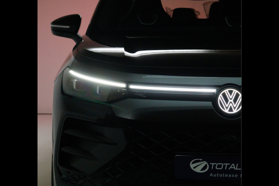 Volkswagen Tayron 1.5 eHybrid R-Line Edition 272 PK | Elec. trekhaak | Panoramadak | Elec. achterklep | 360 graden Camera, Adaptieve Cruise, Travelassistant, IQ light, RIJKLAARPRIJS Volkswagen Tayron 1.5 eHybrid R-Line Edition 272 PK | Elec. trekhaak | Panoramadak | Elec. achterklep | 360 graden Camera, Adaptieve Cruise, Travelassistant, IQ light, RIJKLAARPRIJS