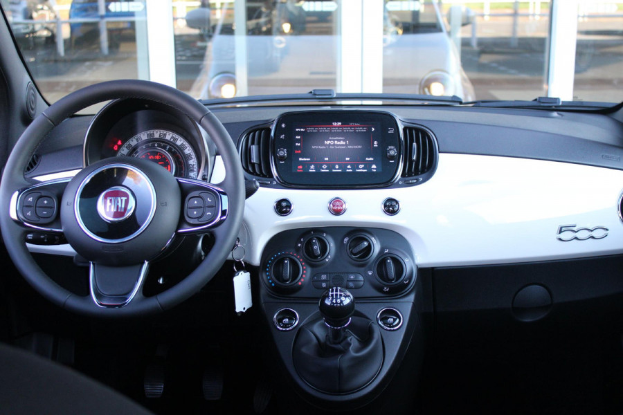 Fiat 500 1.0 72PK HYbrid DOLCEVITA FINALE | PANORAMA DAK | APPLE CARPLAY / ANDROID AUTO | ELEKTRISCHE RAMEN VOOR | PARKEERSENSOREN ACHTER |  LED DAGRIJVERLICHTING | 15"LICHTMETALEN VELGEN | CRUISE CONTROL | IN 2 DELEN NEERKLAPBARE ACHTERBANK | AIRCO | MISTLAMPEN VOOR | Fiat 500 1.0 72PK HYbrid DOLCEVITA FINALE | PANORAMA DAK | APPLE CARPLAY / ANDROID AUTO | ELEKTRISCHE RAMEN VOOR | PARKEERSENSOREN ACHTER |  LED DAGRIJVERLICHTING | 15"LICHTMETALEN VELGEN | CRUISE CONTROL | IN 2 DELEN NEERKLAPBARE ACHTERBANK | AIRCO | MISTLAMPEN VOOR |