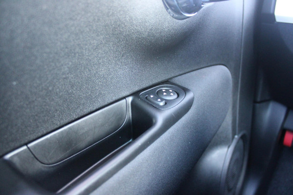 Fiat 500 1.0 72PK HYbrid DOLCEVITA FINALE | PANORAMA DAK | APPLE CARPLAY / ANDROID AUTO | ELEKTRISCHE RAMEN VOOR | PARKEERSENSOREN ACHTER |  LED DAGRIJVERLICHTING | 15"LICHTMETALEN VELGEN | CRUISE CONTROL | IN 2 DELEN NEERKLAPBARE ACHTERBANK | AIRCO | MISTLAMPEN VOOR | Fiat 500 1.0 72PK HYbrid DOLCEVITA FINALE | PANORAMA DAK | APPLE CARPLAY / ANDROID AUTO | ELEKTRISCHE RAMEN VOOR | PARKEERSENSOREN ACHTER |  LED DAGRIJVERLICHTING | 15"LICHTMETALEN VELGEN | CRUISE CONTROL | IN 2 DELEN NEERKLAPBARE ACHTERBANK | AIRCO | MISTLAMPEN VOOR |