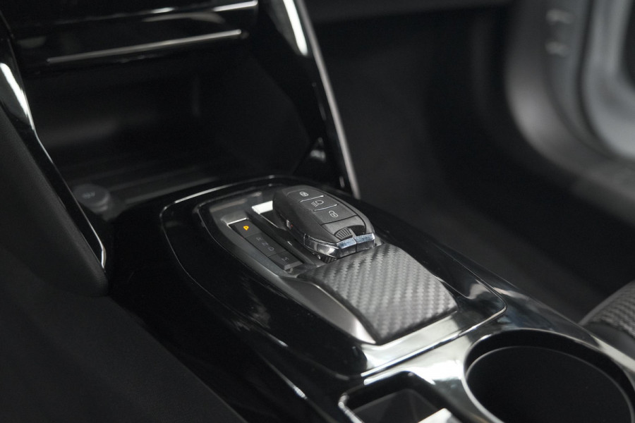 Peugeot 2008 PureTech 130 EAT8 GT | Camera | Apple Carplay | Parkeersensoren Peugeot 2008 PureTech 130 EAT8 GT | Camera | Apple Carplay | Parkeersensoren