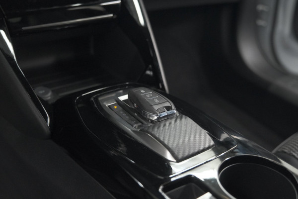 Peugeot 2008 PureTech 130 EAT8 GT | Camera | Apple Carplay | Parkeersensoren Peugeot 2008 PureTech 130 EAT8 GT | Camera | Apple Carplay | Parkeersensoren