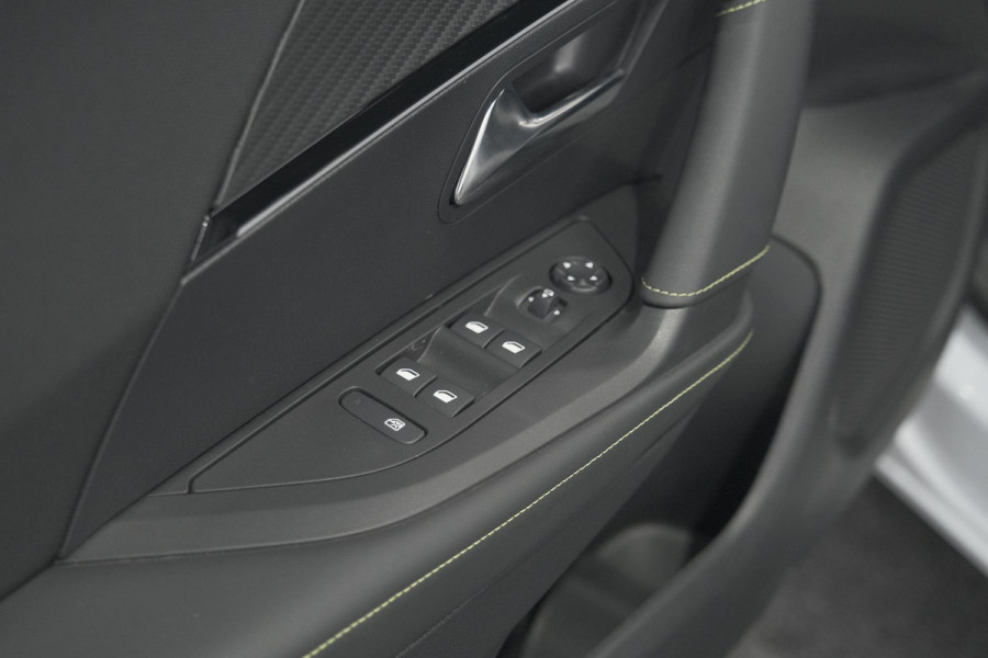 Peugeot 2008 PureTech 130 EAT8 GT | Camera | Apple Carplay | Parkeersensoren Peugeot 2008 PureTech 130 EAT8 GT | Camera | Apple Carplay | Parkeersensoren
