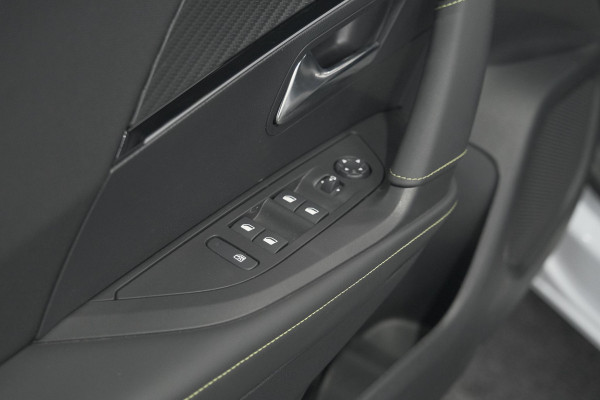 Peugeot 2008 PureTech 130 EAT8 GT | Camera | Apple Carplay | Parkeersensoren Peugeot 2008 PureTech 130 EAT8 GT | Camera | Apple Carplay | Parkeersensoren
