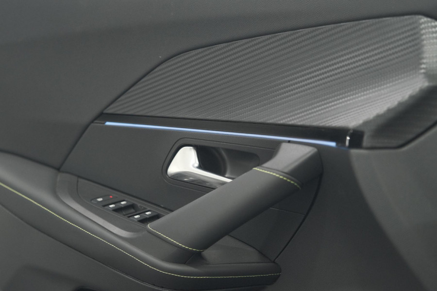 Peugeot 2008 PureTech 130 EAT8 GT | Camera | Apple Carplay | Parkeersensoren Peugeot 2008 PureTech 130 EAT8 GT | Camera | Apple Carplay | Parkeersensoren