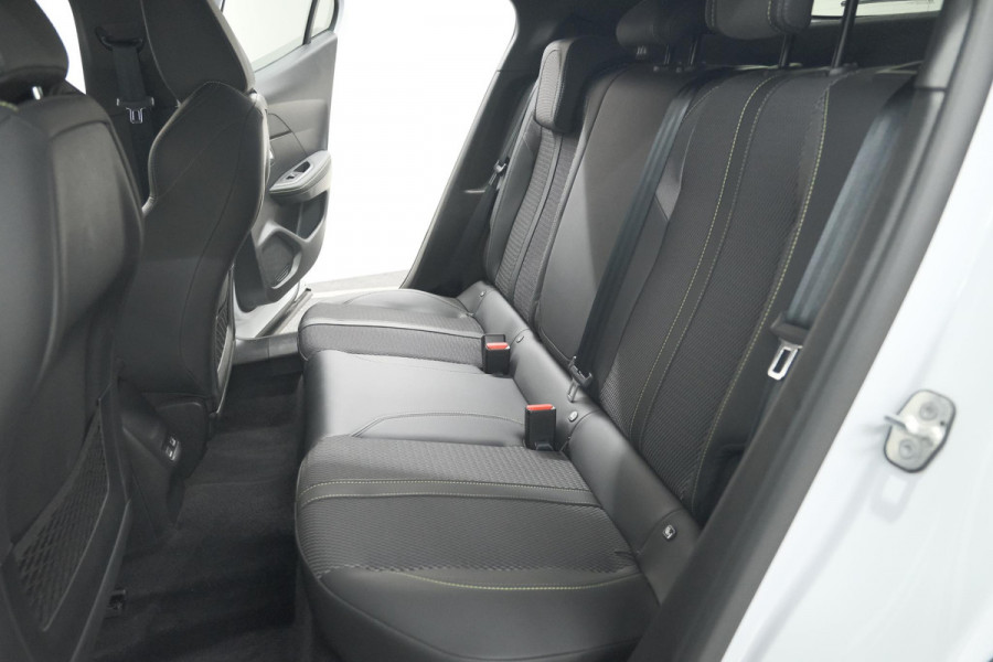 Peugeot 2008 PureTech 130 EAT8 GT | Camera | Apple Carplay | Parkeersensoren Peugeot 2008 PureTech 130 EAT8 GT | Camera | Apple Carplay | Parkeersensoren