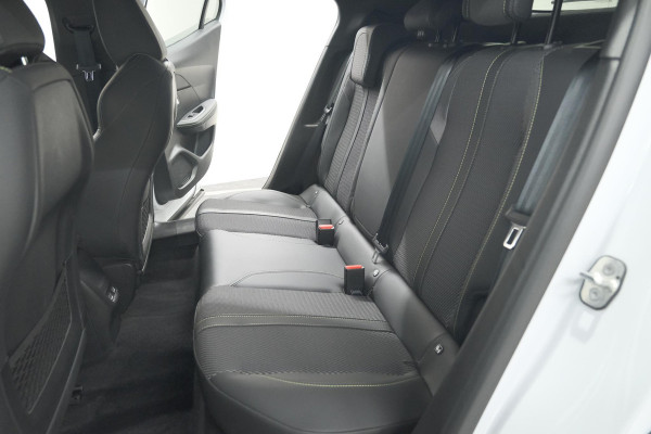 Peugeot 2008 PureTech 130 EAT8 GT | Camera | Apple Carplay | Parkeersensoren Peugeot 2008 PureTech 130 EAT8 GT | Camera | Apple Carplay | Parkeersensoren