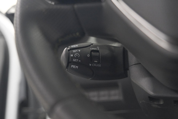 Peugeot 2008 PureTech 130 EAT8 GT | Camera | Apple Carplay | Parkeersensoren Peugeot 2008 PureTech 130 EAT8 GT | Camera | Apple Carplay | Parkeersensoren