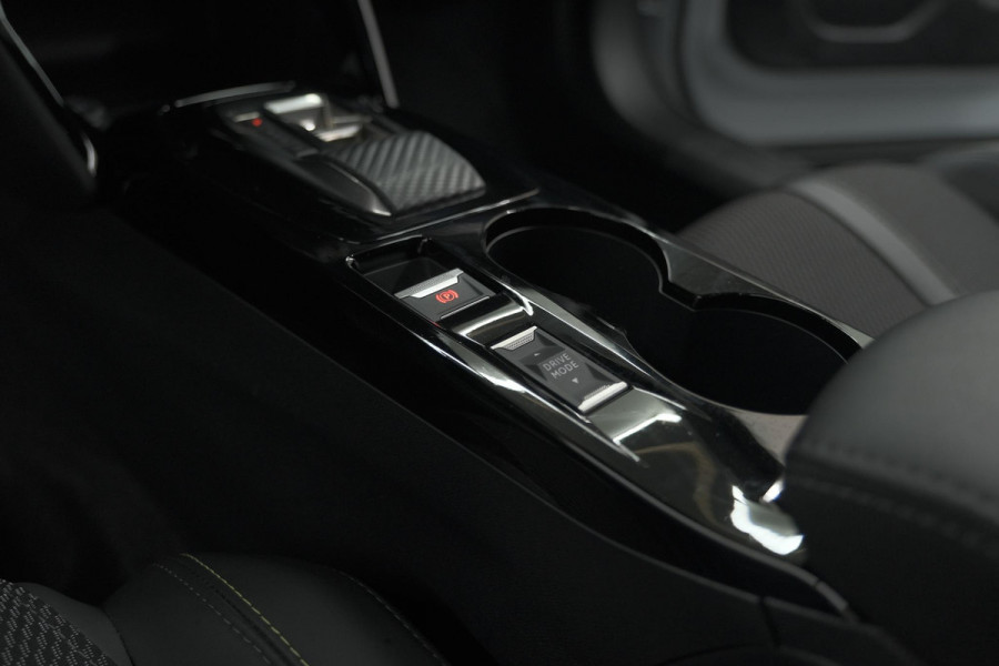 Peugeot 2008 PureTech 130 EAT8 GT | Camera | Apple Carplay | Parkeersensoren Peugeot 2008 PureTech 130 EAT8 GT | Camera | Apple Carplay | Parkeersensoren