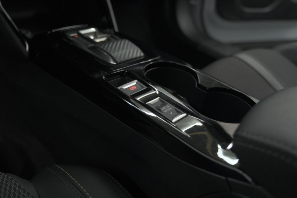 Peugeot 2008 PureTech 130 EAT8 GT | Camera | Apple Carplay | Parkeersensoren Peugeot 2008 PureTech 130 EAT8 GT | Camera | Apple Carplay | Parkeersensoren