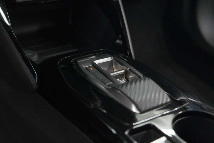 Peugeot 2008 PureTech 130 EAT8 GT | Camera | Apple Carplay | Parkeersensoren Peugeot 2008 PureTech 130 EAT8 GT | Camera | Apple Carplay | Parkeersensoren