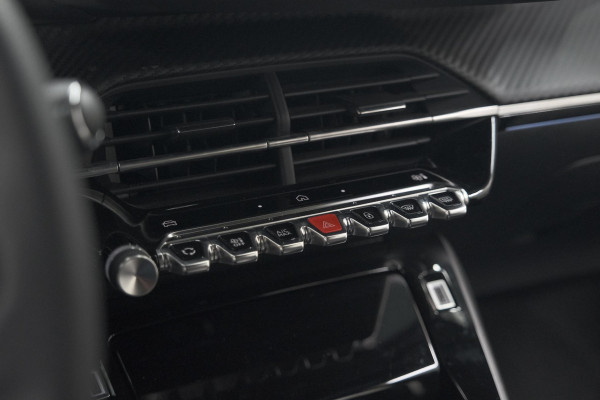 Peugeot 2008 PureTech 130 EAT8 GT | Camera | Apple Carplay | Parkeersensoren Peugeot 2008 PureTech 130 EAT8 GT | Camera | Apple Carplay | Parkeersensoren