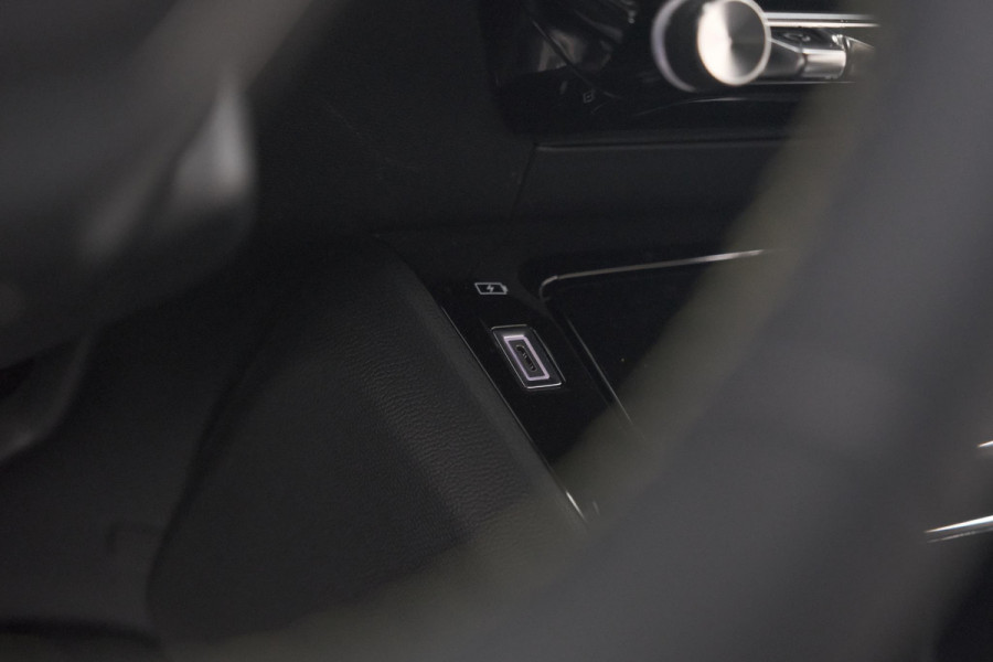 Peugeot 2008 PureTech 130 EAT8 GT | Camera | Apple Carplay | Parkeersensoren Peugeot 2008 PureTech 130 EAT8 GT | Camera | Apple Carplay | Parkeersensoren