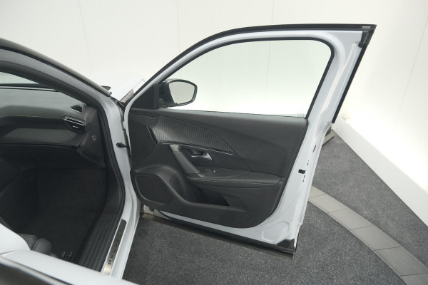 Peugeot 2008 PureTech 130 EAT8 GT | Camera | Apple Carplay | Parkeersensoren Peugeot 2008 PureTech 130 EAT8 GT | Camera | Apple Carplay | Parkeersensoren