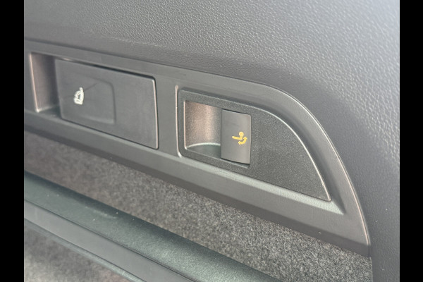 Škoda Kodiaq 1.5 TSI Sportline Business | 125 Years | Apple Carplay | Camera Škoda Kodiaq 1.5 TSI Sportline Business | 125 Years | Apple Carplay | Camera