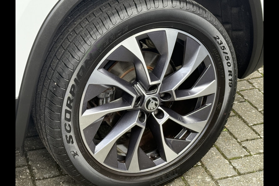 Škoda Kodiaq 1.5 TSI Sportline Business | 125 Years | Apple Carplay | Camera Škoda Kodiaq 1.5 TSI Sportline Business | 125 Years | Apple Carplay | Camera