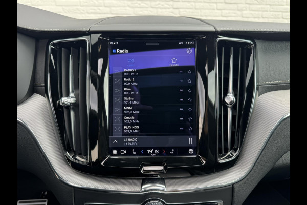 Volvo XC60 2.0 B5 Inscription Panorama dak Trekhaak Camera Adaptieve cruise 21inch Volvo XC60 2.0 B5 Inscription Panorama dak Trekhaak Camera Adaptieve cruise 21inch