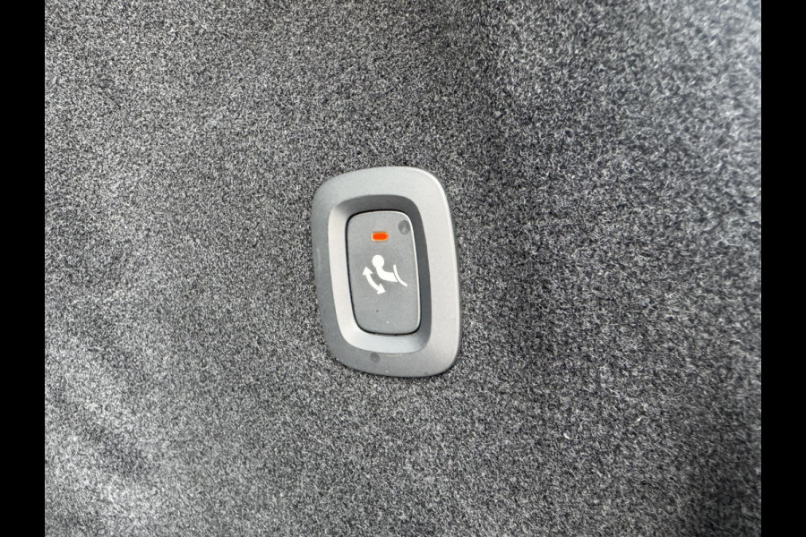 Volvo XC60 2.0 B5 Inscription Panorama dak Trekhaak Camera Adaptieve cruise 21inch Volvo XC60 2.0 B5 Inscription Panorama dak Trekhaak Camera Adaptieve cruise 21inch