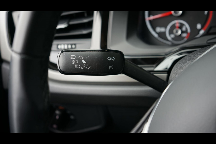 Volkswagen Polo 1.0 TSI R-Line AUTOMAAT-ACC-CARPLAY-CLIMA-FULL LED-NAVIGATIE-STOELVERWARMING Volkswagen Polo 1.0 TSI R-Line AUTOMAAT-ACC-CARPLAY-CLIMA-FULL LED-NAVIGATIE-STOELVERWARMING