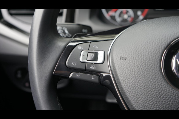 Volkswagen Polo 1.0 TSI R-Line AUTOMAAT-ACC-CARPLAY-CLIMA-FULL LED-NAVIGATIE-STOELVERWARMING Volkswagen Polo 1.0 TSI R-Line AUTOMAAT-ACC-CARPLAY-CLIMA-FULL LED-NAVIGATIE-STOELVERWARMING