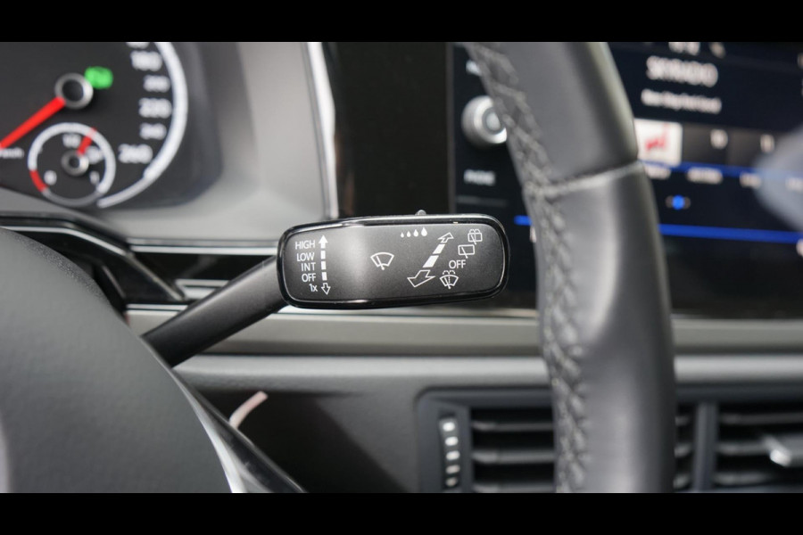 Volkswagen Polo 1.0 TSI R-Line AUTOMAAT-ACC-CARPLAY-CLIMA-FULL LED-NAVIGATIE-STOELVERWARMING Volkswagen Polo 1.0 TSI R-Line AUTOMAAT-ACC-CARPLAY-CLIMA-FULL LED-NAVIGATIE-STOELVERWARMING