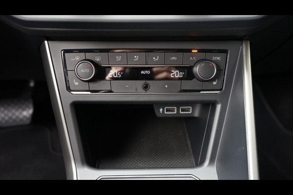 Volkswagen Polo 1.0 TSI R-Line AUTOMAAT-ACC-CARPLAY-CLIMA-FULL LED-NAVIGATIE-STOELVERWARMING Volkswagen Polo 1.0 TSI R-Line AUTOMAAT-ACC-CARPLAY-CLIMA-FULL LED-NAVIGATIE-STOELVERWARMING