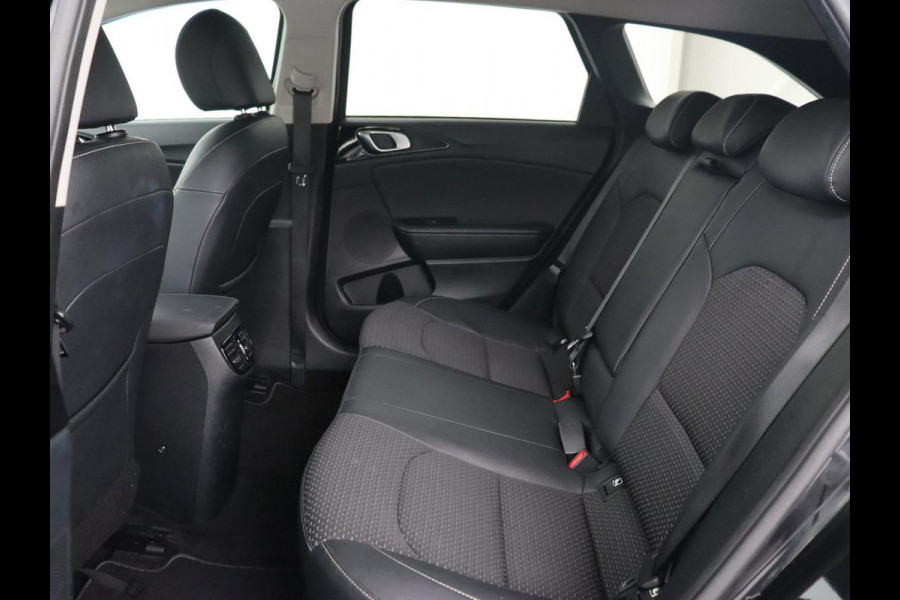 Kia Ceed 1.0 T-GDi DynamicPlusLine | Trekhaak | Stoel & stuurverwarming | Camera | Carplay | Navigatie | Climate control | Parkeerhulp | Cruise control | Half leder Kia Ceed 1.0 T-GDi DynamicPlusLine | Trekhaak | Stoel & stuurverwarming | Camera | Carplay | Navigatie | Climate control | Parkeerhulp | Cruise control | Half leder