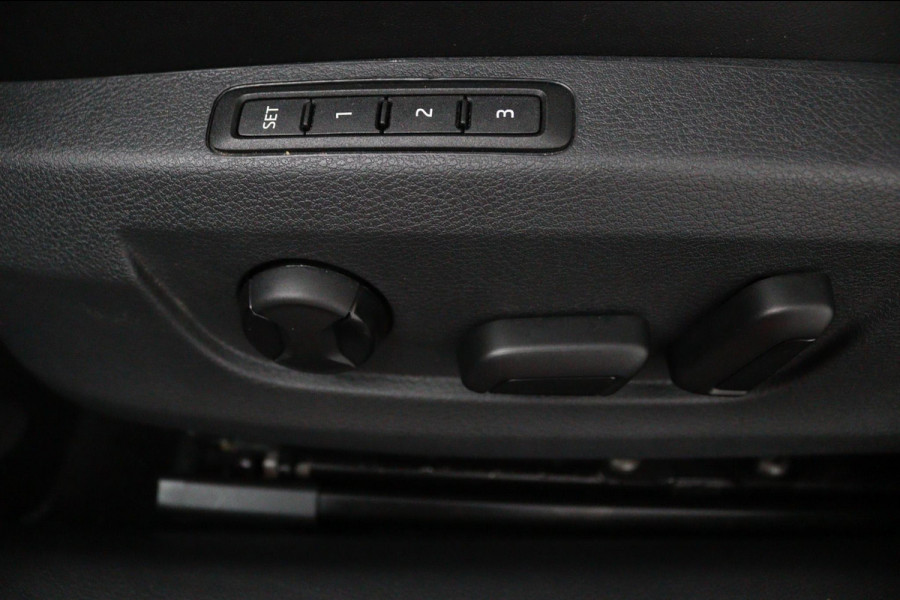 Škoda Superb Combi 1.4 TSI iV Sportline*AUTOM.*ACC*CAM*ECC*CARPLAY*