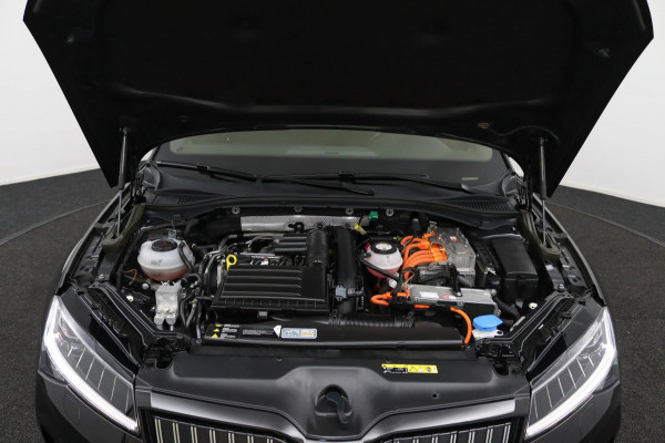 Škoda Superb Combi 1.4 TSI iV Sportline*AUTOM.*ACC*CAM*ECC*CARPLAY*