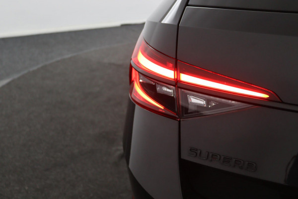 Škoda Superb Combi 1.4 TSI iV Sportline*AUTOM.*ACC*CAM*ECC*CARPLAY*