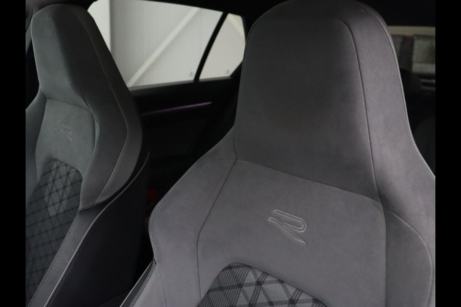 Volkswagen Golf 1.5 TSI R-Line | Panoramadak | Carplay | Sportstoelen | Navigatie | Adaptive cruise | Parkeerhulp | File Assistent | Full LED