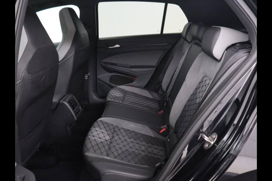 Volkswagen Golf 1.5 TSI R-Line | Panoramadak | Carplay | Sportstoelen | Navigatie | Adaptive cruise | Parkeerhulp | File Assistent | Full LED