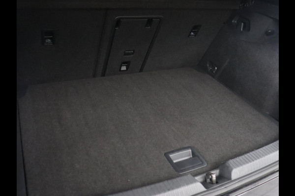 Volkswagen Golf 1.5 TSI R-Line | Panoramadak | Carplay | Sportstoelen | Navigatie | Adaptive cruise | Parkeerhulp | File Assistent | Full LED