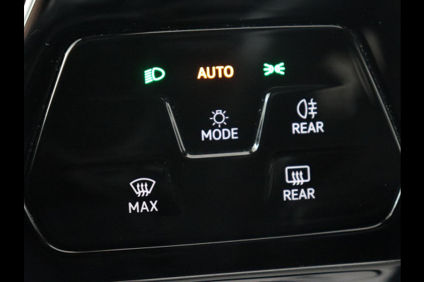 Volkswagen Golf 1.5 TSI R-Line | Panoramadak | Carplay | Sportstoelen | Navigatie | Adaptive cruise | Parkeerhulp | File Assistent | Full LED