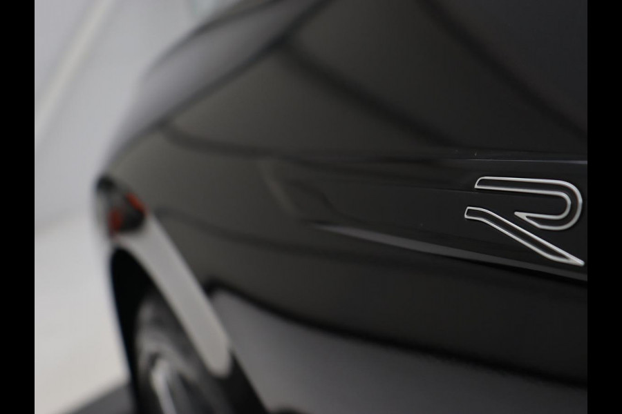 Volkswagen Golf 1.5 TSI R-Line | Panoramadak | Carplay | Sportstoelen | Navigatie | Adaptive cruise | Parkeerhulp | File Assistent | Full LED