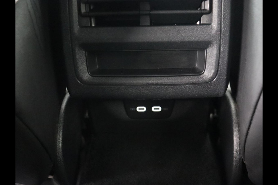 Volkswagen Golf 1.5 TSI R-Line | Panoramadak | Carplay | Sportstoelen | Navigatie | Adaptive cruise | Parkeerhulp | File Assistent | Full LED