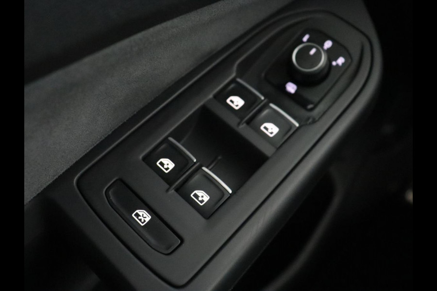 Volkswagen Golf 1.5 TSI R-Line | Panoramadak | Carplay | Sportstoelen | Navigatie | Adaptive cruise | Parkeerhulp | File Assistent | Full LED