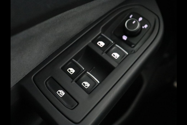 Volkswagen Golf 1.5 TSI R-Line | Panoramadak | Carplay | Sportstoelen | Navigatie | Adaptive cruise | Parkeerhulp | File Assistent | Full LED