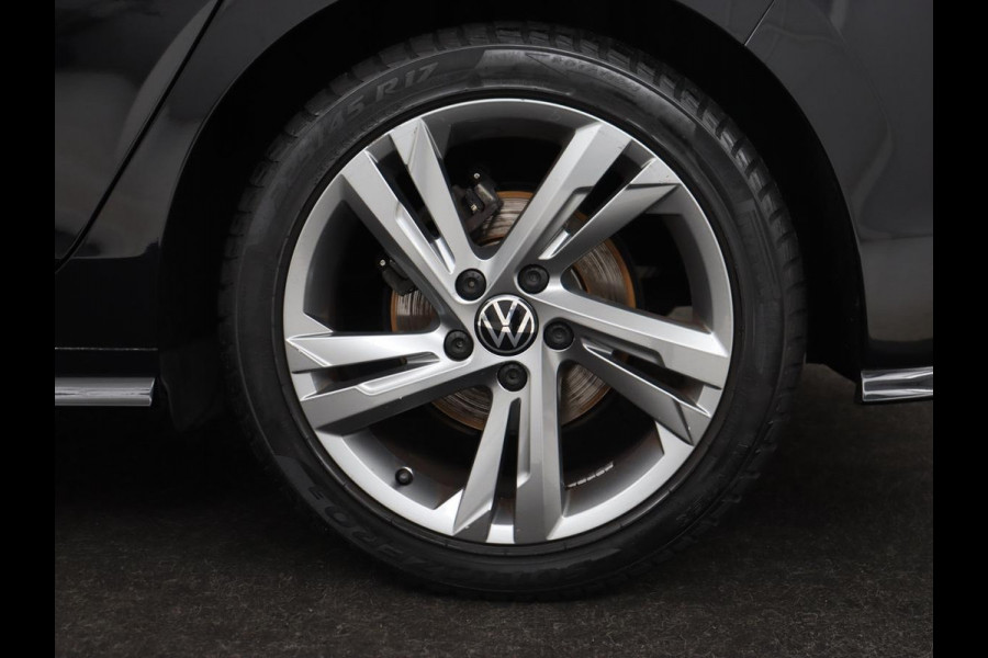 Volkswagen Golf 1.5 TSI R-Line | Panoramadak | Carplay | Sportstoelen | Navigatie | Adaptive cruise | Parkeerhulp | File Assistent | Full LED
