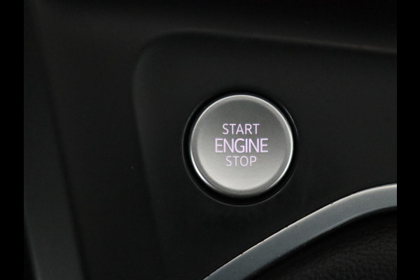 Volkswagen Golf 1.5 TSI R-Line | Panoramadak | Carplay | Sportstoelen | Navigatie | Adaptive cruise | Parkeerhulp | File Assistent | Full LED