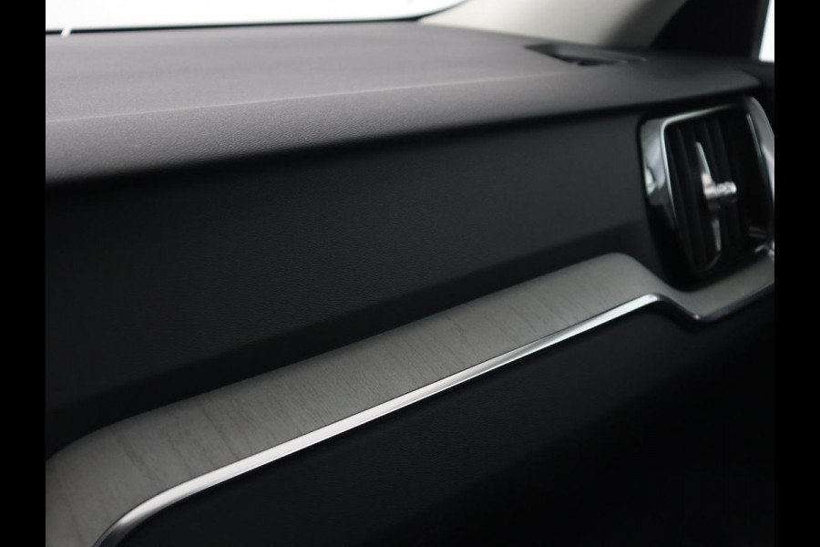 Volvo V60 2.0 T6 AWD Recharge Inscription | Trekhaak | Stoel & stuurverwarming | Leder | Adaptive cruise | Memory | Carplay | Navigatie | Camera | PHEV | Plug In Volvo V60 2.0 T6 AWD Recharge Inscription | Trekhaak | Stoel & stuurverwarming | Leder | Adaptive cruise | Memory | Carplay | Navigatie | Camera | PHEV | Plug In