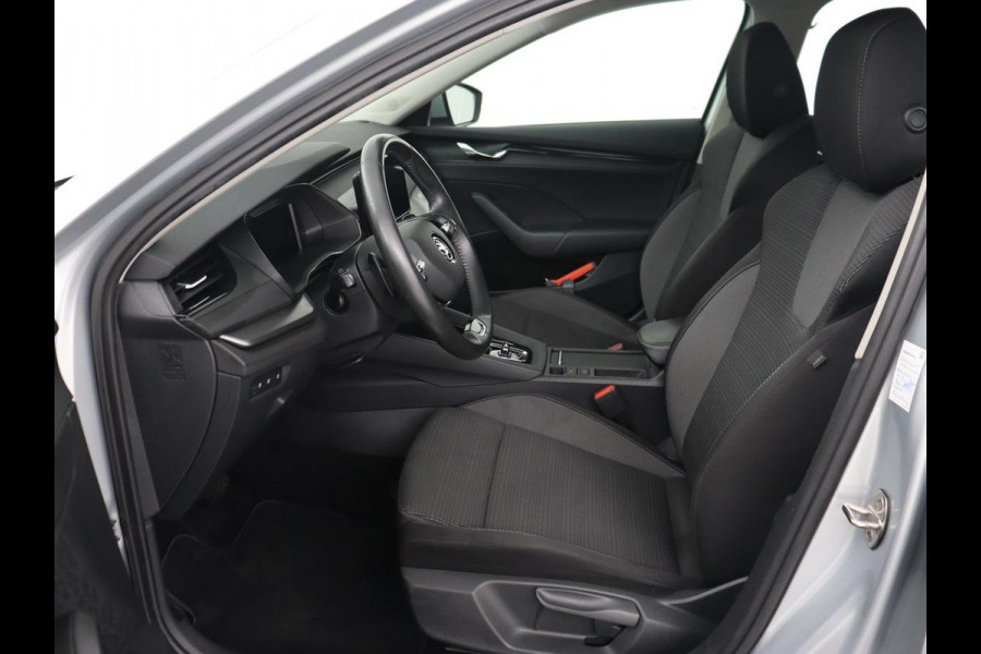 Škoda Octavia 1.0 e-TSI Business Edition | Stoelverwarming | Trekhaak | Camera | Carplay | Virtual Cockpit | Navigatie | Cruise control