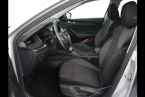 Škoda Octavia 1.0 e-TSI Business Edition | Stoelverwarming | Trekhaak | Camera | Carplay | Virtual Cockpit | Navigatie | Cruise control