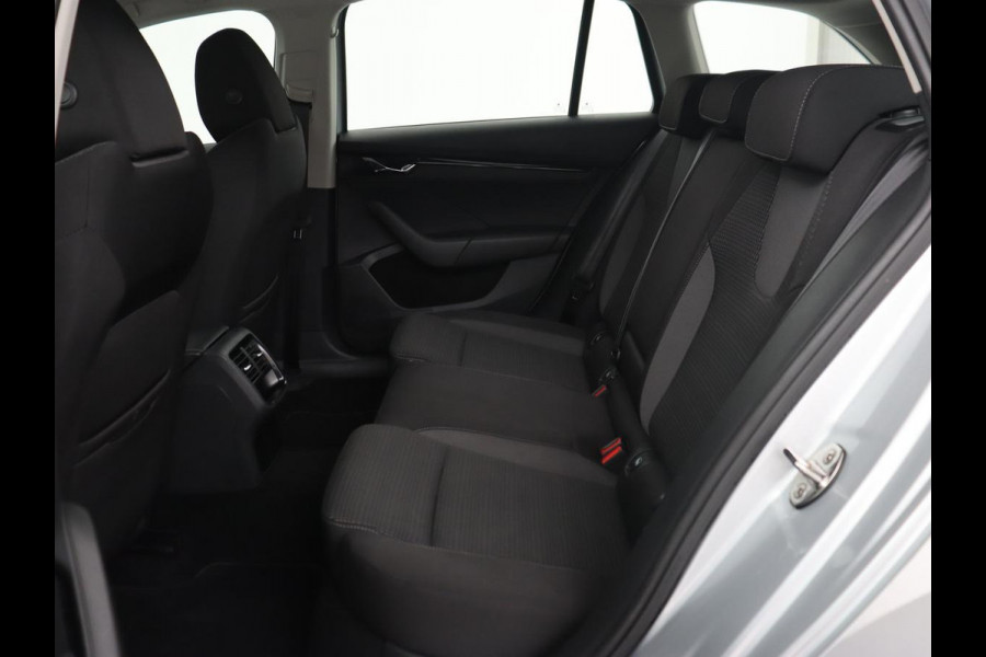 Škoda Octavia 1.0 e-TSI Business Edition | Stoelverwarming | Trekhaak | Camera | Carplay | Virtual Cockpit | Navigatie | Cruise control