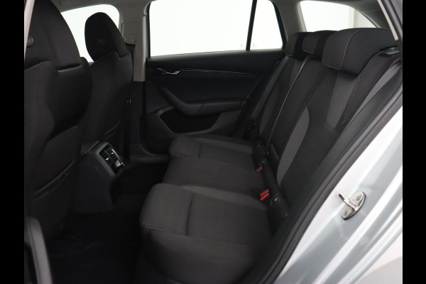 Škoda Octavia 1.0 e-TSI Business Edition | Stoelverwarming | Trekhaak | Camera | Carplay | Virtual Cockpit | Navigatie | Cruise control