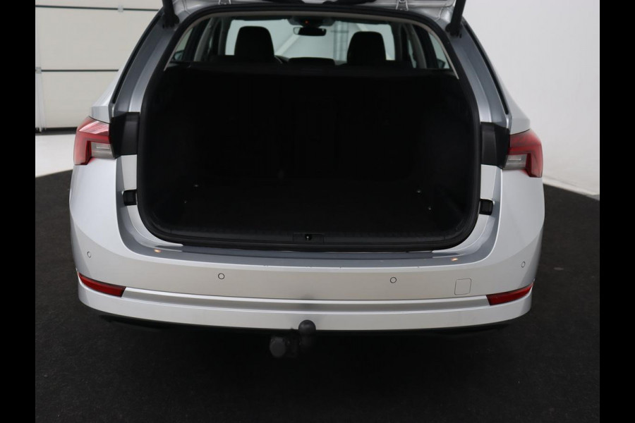 Škoda Octavia 1.0 e-TSI Business Edition | Stoelverwarming | Trekhaak | Camera | Carplay | Virtual Cockpit | Navigatie | Cruise control