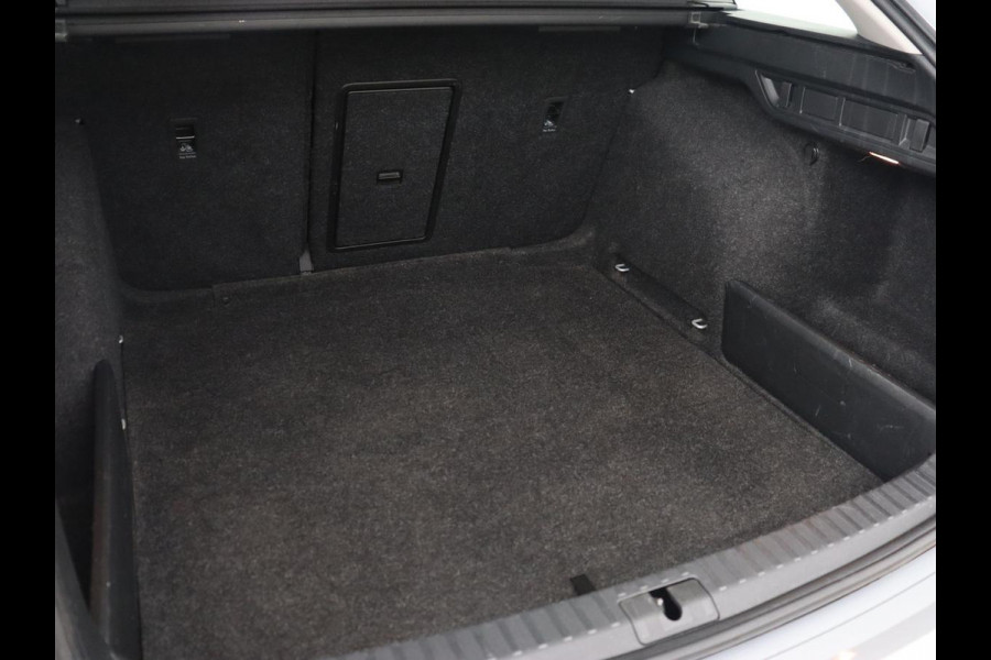 Škoda Octavia 1.0 e-TSI Business Edition | Stoelverwarming | Trekhaak | Camera | Carplay | Virtual Cockpit | Navigatie | Cruise control